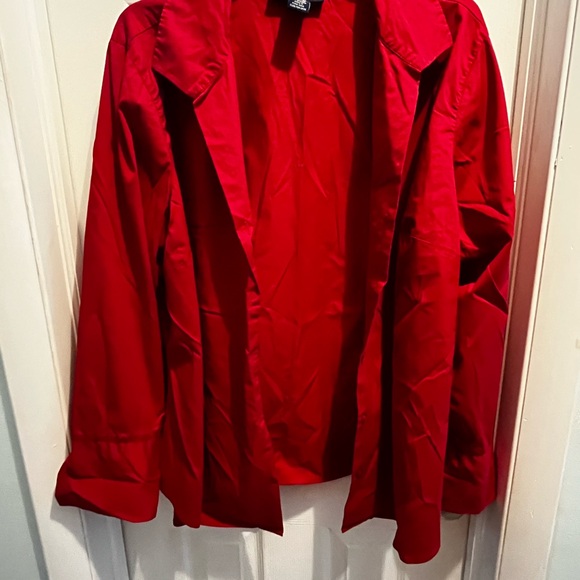 A red ladies blouse - Picture 4 of 4